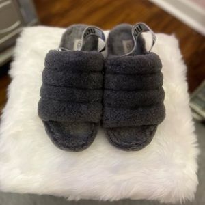 UGG- women’s Fluff yeah slippers in gray